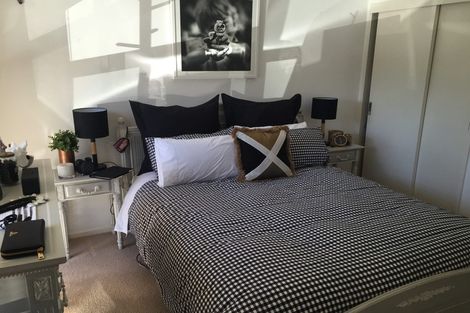 Photo of property in 20 Portsea Place, Chatswood, Auckland, 0626