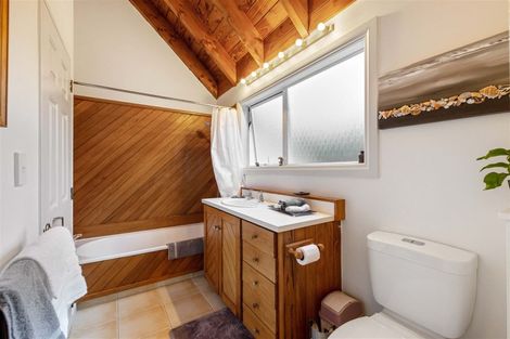 Photo of property in 4 Kitewaho Road, Swanson, Auckland, 0816