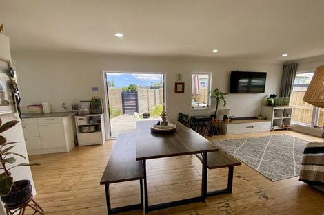 Photo of property in 43a Taikata Road, Te Atatu Peninsula, Auckland, 0610