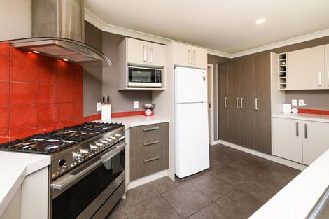 Photo of property in 57 Chestnut Close, Kelvin Grove, Palmerston North, 4414