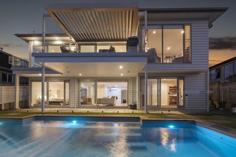 Photo of property in 15 Beechwood Road, Rothesay Bay, Auckland, 0630