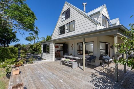 Photo of property in 115 Wilson Road, South Head, Helensville, 0874