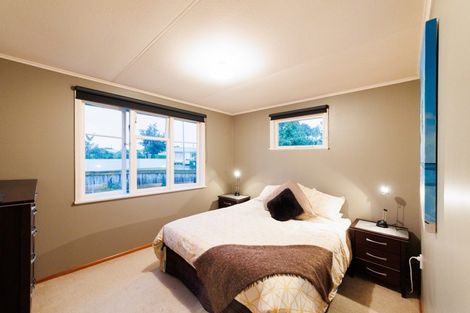 Photo of property in 10 Oriana Place, Highbury, Palmerston North, 4412