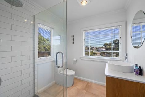 Photo of property in 26 Baring Terrace, Strandon, New Plymouth, 4312