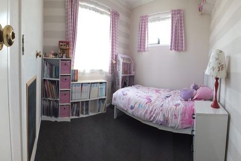 Photo of property in 87 Hillcrest Drive, Kelvin Grove, Palmerston North, 4414