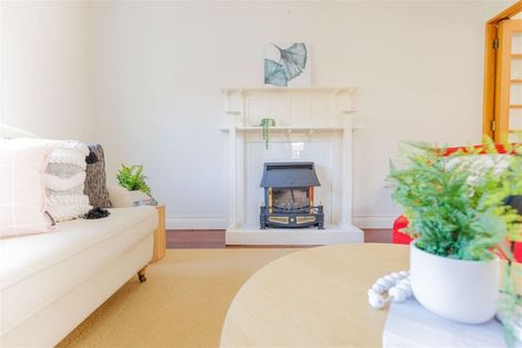 Photo of property in 11 Glen Road, Kelburn, Wellington, 6012