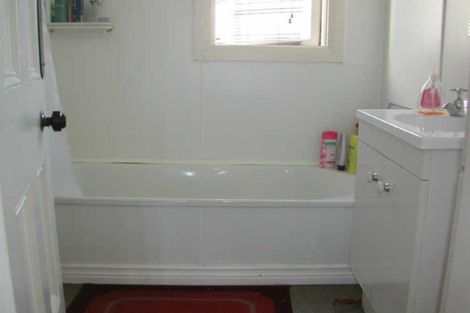 Photo of property in 122 Hargest Crescent, Saint Clair, Dunedin, 9012