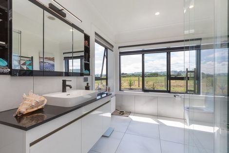 Photo of property in 71 Carrs Road, Urenui, 4377