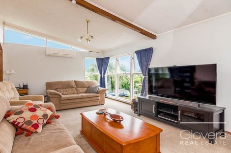 Photo of property in 5 Thuja Street, Green Bay, Auckland, 0604