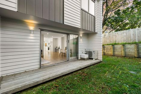 Photo of property in 6d Buisson Glade, West Harbour, Auckland, 0618