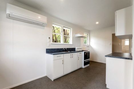 Photo of property in 98 Ruskin Road, Newlands, Wellington, 6037