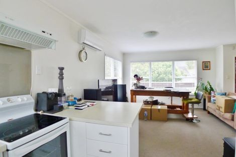 Photo of property in 2/33 Easton Parade, Glenfield, Auckland, 0629