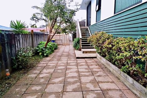 Photo of property in 2/21 Sarajevo Place, Massey, Auckland, 0614