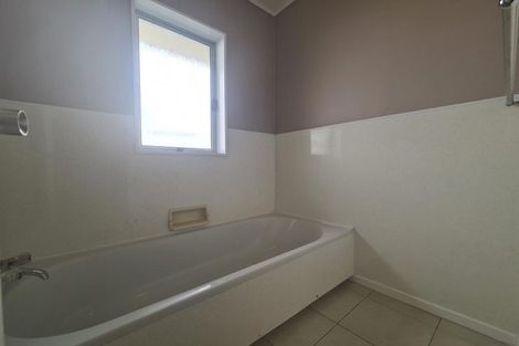 Photo of property in 1/32 Matuhi Rise, Henderson, Auckland, 0612