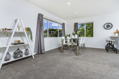 Photo of property in 2/13 Valecrest Place, Bayview, Auckland, 0629