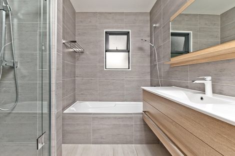 Photo of property in 28 Crimson Park, Oteha, Auckland, 0632