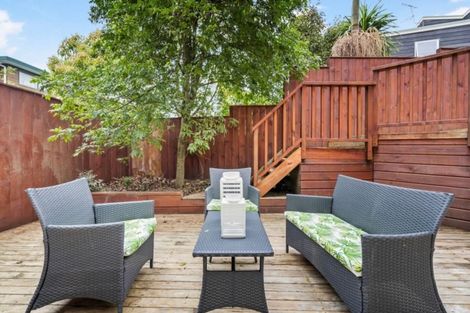 Photo of property in 2/154 Onewa Road, Northcote, Auckland, 0627