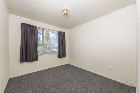 Photo of property in 4 Kayle Glen, West Harbour, Auckland, 0618