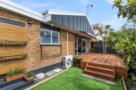 Photo of property in 2/6 Lindsay Street, Havelock North, 4130