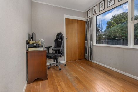 Photo of property in 5 Puriri Road, Waikanae, 5036