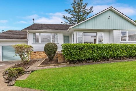 Photo of property in 4 Portadown Avenue, Pakuranga Heights, Auckland, 2010