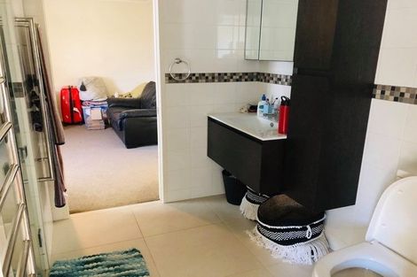 Photo of property in 117a Carlisle Road, Northcross, Auckland, 0632