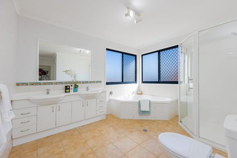 Photo of property in 4 Parkwood Crescent, Gulf Harbour, Whangaparaoa, 0930