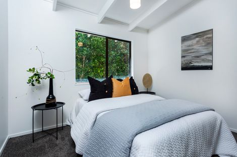 Photo of property in 2/17 Winifred Avenue, Bayview, Auckland, 0629