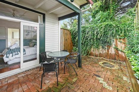 Photo of property in 35 Thackeray Street, Hamilton Lake, Hamilton, 3204