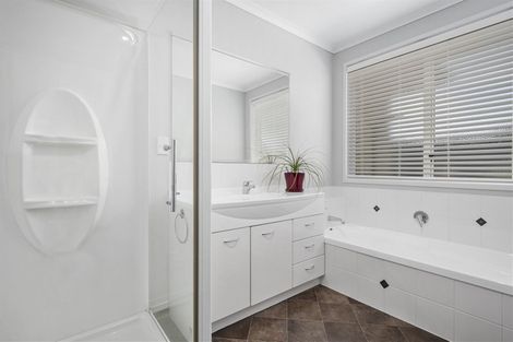 Photo of property in 77 Doncaster Drive, Papamoa Beach, Papamoa, 3118