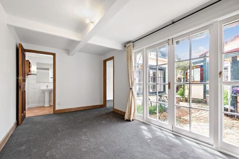 Photo of property in 7 Poplar Grove, Thorndon, Wellington, 6011