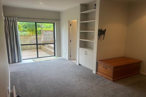 Photo of property in 33 Sunnyview Avenue, Shelly Park, Auckland, 2014