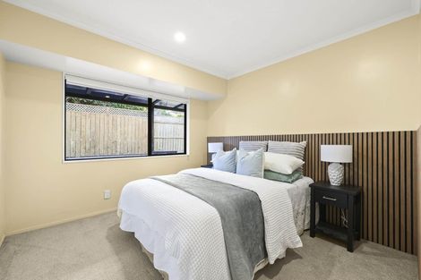 Photo of property in 2/20 Beach Road, Mellons Bay, Auckland, 2014