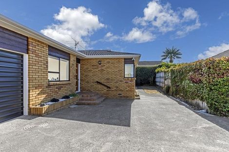 Photo of property in 2/11 Gordon Avenue, Forrest Hill, Auckland, 0620