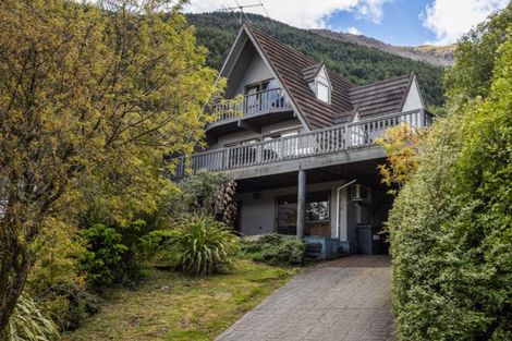 Photo of property in 6a Williams Street, Sunshine Bay, Queenstown, 9300