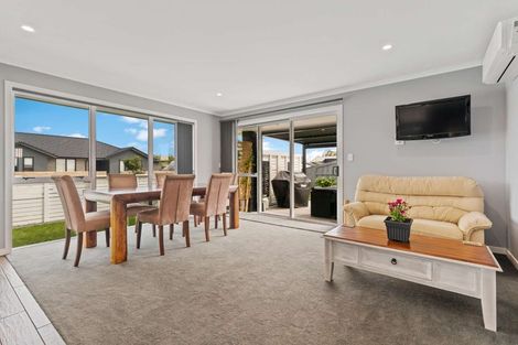 Photo of property in 6 Kuakua Close, Papamoa Beach, Papamoa, 3118