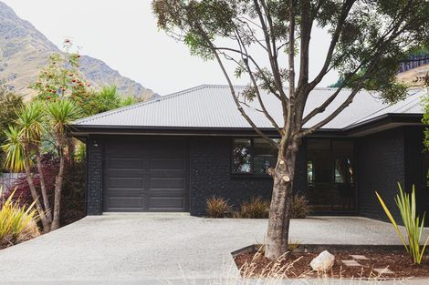 Photo of property in 1a Maple Court, Arthurs Point, Queenstown, 9371