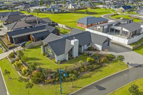 Photo of property in 1 Topping Place, Whitianga, 3510