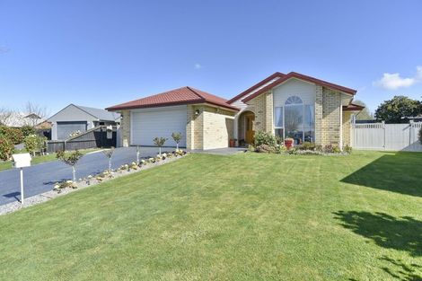 Photo of property in 15 Willowview Drive, Redwood, Christchurch, 8051