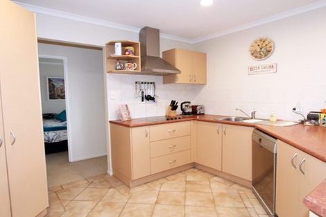 Photo of property in 1 Berkshire Terrace, Massey, Auckland, 0614