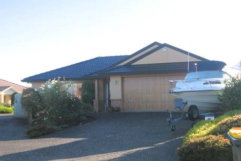 Photo of property in 18 Nad Place, East Tamaki Heights, Auckland, 2016