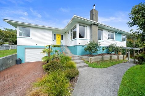 Photo of property in 53 Saint Johns Terrace, Tawa, Wellington, 5028