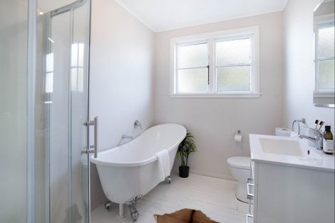 Photo of property in 30 Broadway Street, Martinborough, 5711