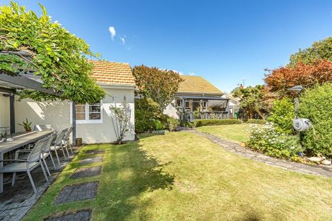 Photo of property in 2 Tarata Street, Saint Johns Hill, Whanganui, 4501