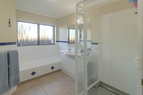 Photo of property in 18 Bishops Close, Greenmeadows, Napier, 4112