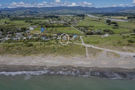 Photo of property in 49 Kapiti Lane, Otaki Beach, Otaki, 5512
