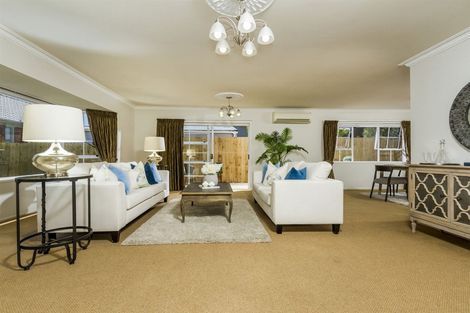 Photo of property in 2/3 Winscombe Street, Belmont, Auckland, 0622