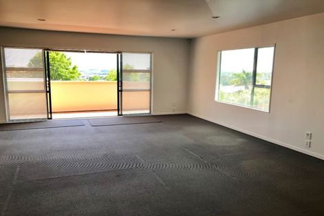 Photo of property in 2/7 Carl Place, Unsworth Heights, Auckland, 0632