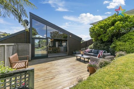 Photo of property in 7 Pekanga Road, Normandale, Lower Hutt, 5010