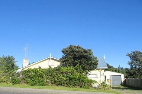 Photo of property in 35 Toi Street, Otaki Beach, Otaki, 5512